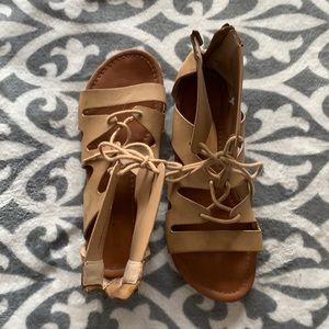 Report Gladiator Sandals